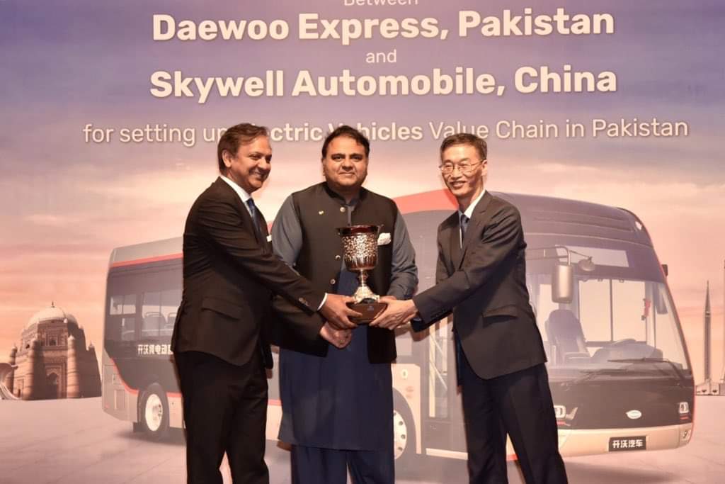 Daewoo Express Pakistan and Skywell Automobiles Agreement